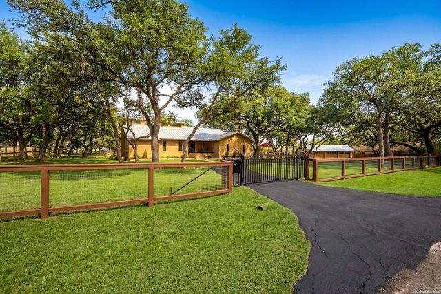 29274 Seabiscuit Dr, Fair Oaks Ranch, TX 78015