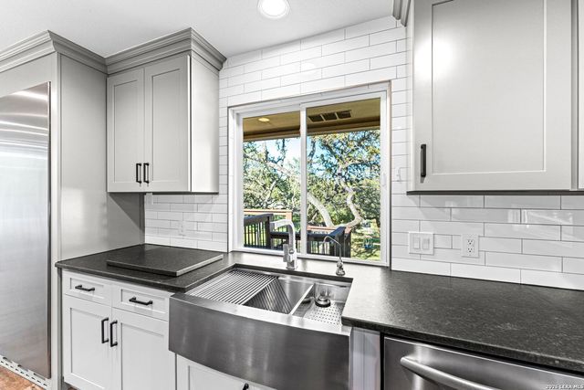 29274 Seabiscuit Dr, Fair Oaks Ranch, TX 78015