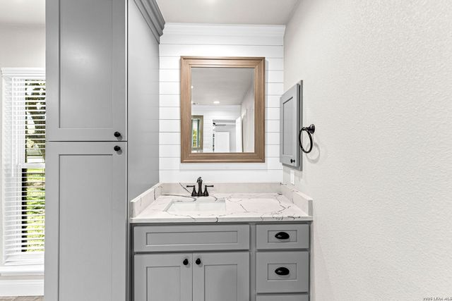 29274 Seabiscuit Dr, Fair Oaks Ranch, TX 78015