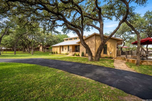 29274 Seabiscuit Dr, Fair Oaks Ranch, TX 78015