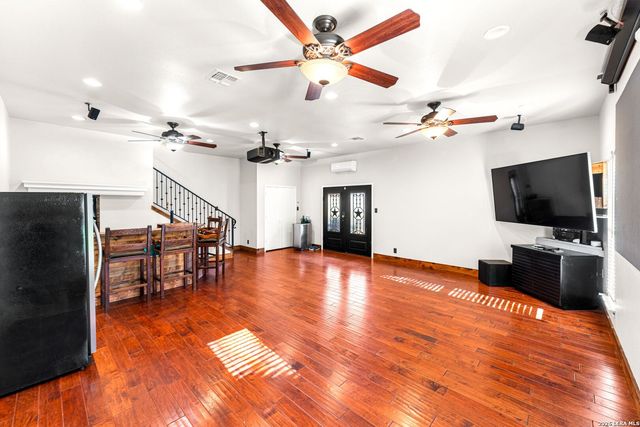 29274 Seabiscuit Dr, Fair Oaks Ranch, TX 78015