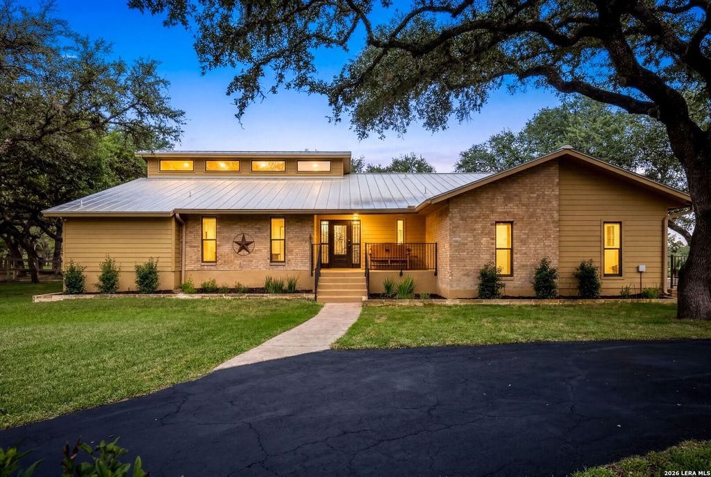 29274 Seabiscuit Dr, Fair Oaks Ranch, TX 78015