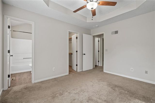 9108 Oak Street, Kansas City, MO 64114