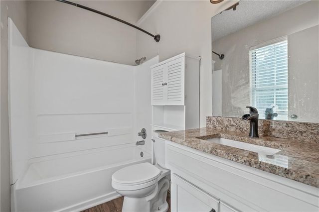 9108 Oak Street, Kansas City, MO 64114