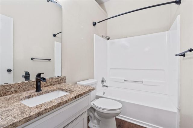 9108 Oak Street, Kansas City, MO 64114