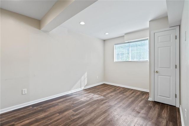 9108 Oak Street, Kansas City, MO 64114