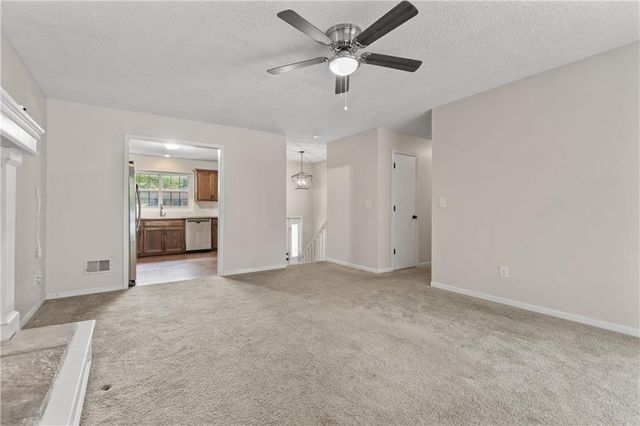 9108 Oak Street, Kansas City, MO 64114