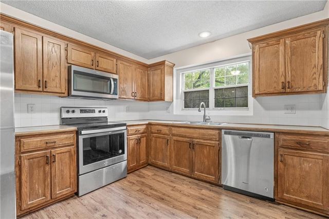 9108 Oak Street, Kansas City, MO 64114