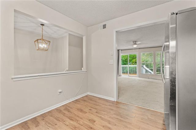 9108 Oak Street, Kansas City, MO 64114