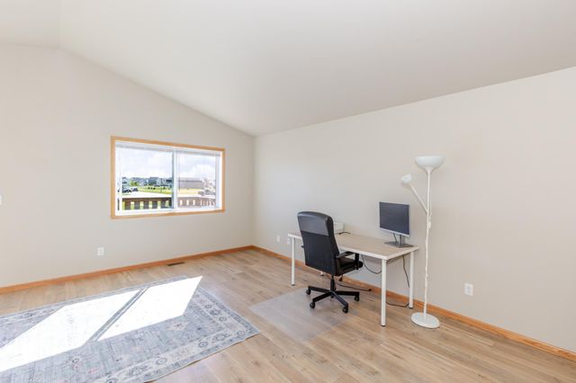 3299 Maple Leaf Loop S, Fargo, ND 58104