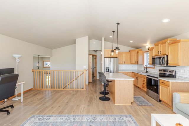 3299 Maple Leaf Loop S, Fargo, ND 58104