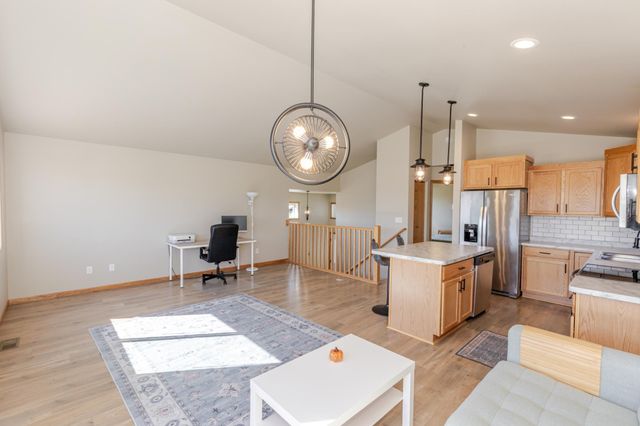 3299 Maple Leaf Loop S, Fargo, ND 58104
