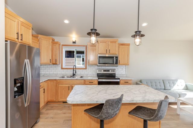3299 Maple Leaf Loop S, Fargo, ND 58104