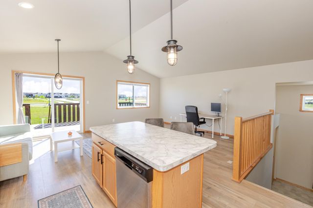 3299 Maple Leaf Loop S, Fargo, ND 58104