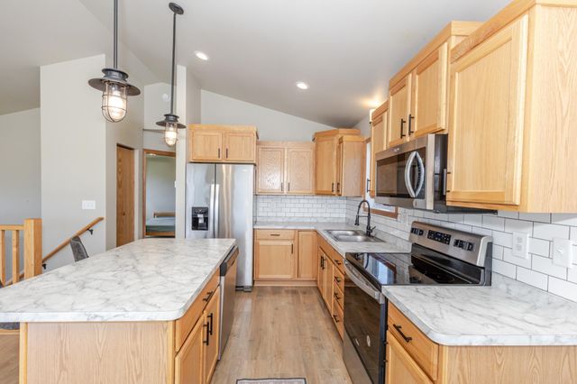 3299 Maple Leaf Loop S, Fargo, ND 58104