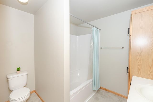 3299 Maple Leaf Loop S, Fargo, ND 58104