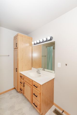 3299 Maple Leaf Loop S, Fargo, ND 58104