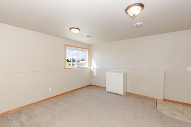 3299 Maple Leaf Loop S, Fargo, ND 58104