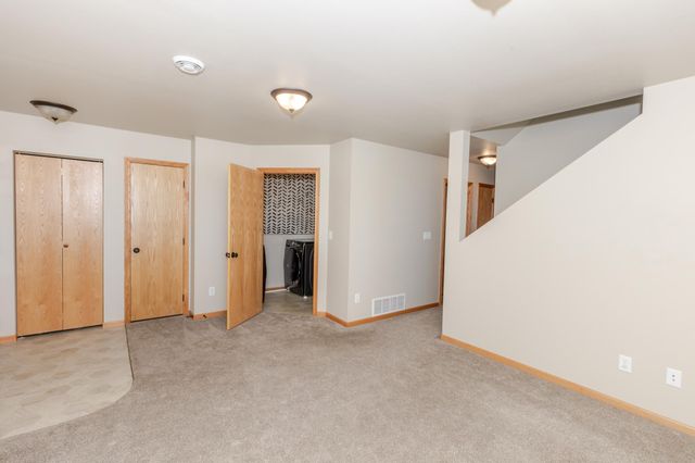 3299 Maple Leaf Loop S, Fargo, ND 58104
