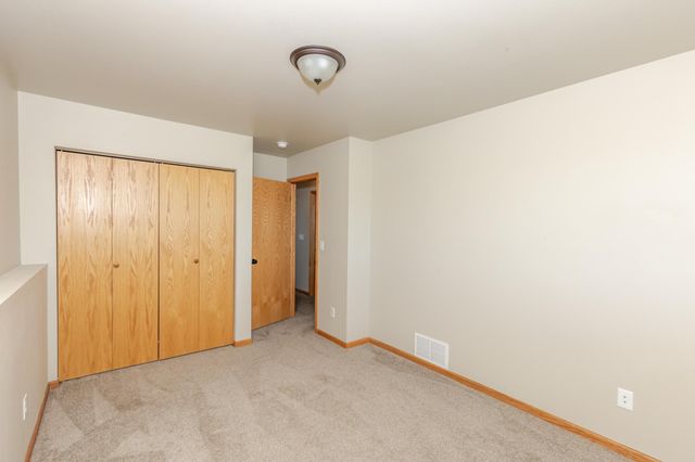 3299 Maple Leaf Loop S, Fargo, ND 58104