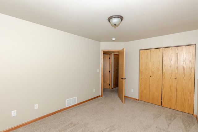 3299 Maple Leaf Loop S, Fargo, ND 58104