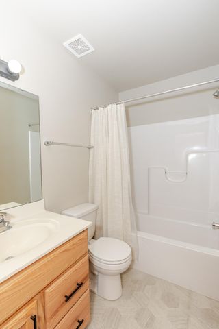 3299 Maple Leaf Loop S, Fargo, ND 58104