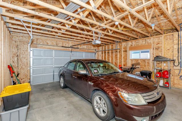 3299 Maple Leaf Loop S, Fargo, ND 58104