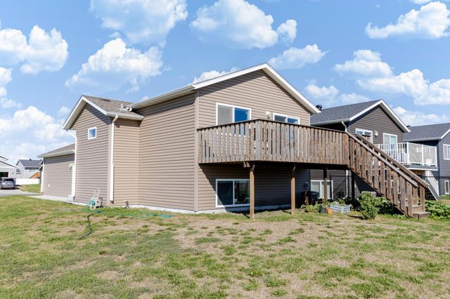 3299 Maple Leaf Loop S, Fargo, ND 58104