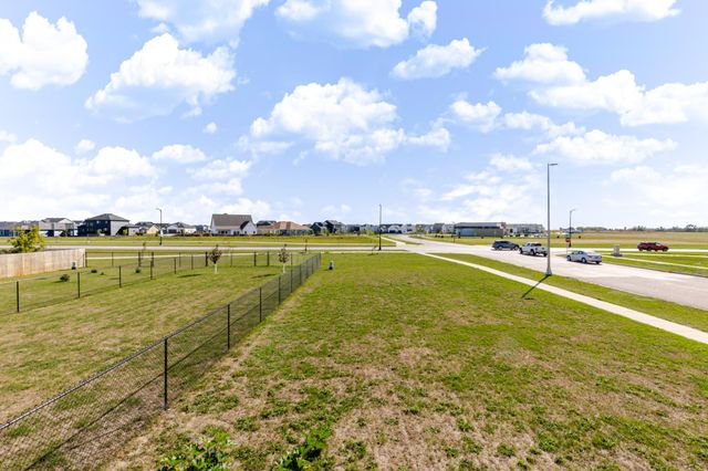 3299 Maple Leaf Loop S, Fargo, ND 58104