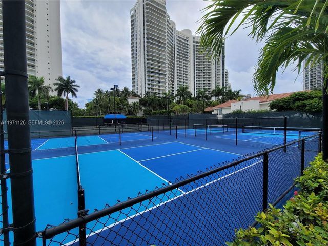 1000 W Island Blvd 2909, Aventura, FL 33160