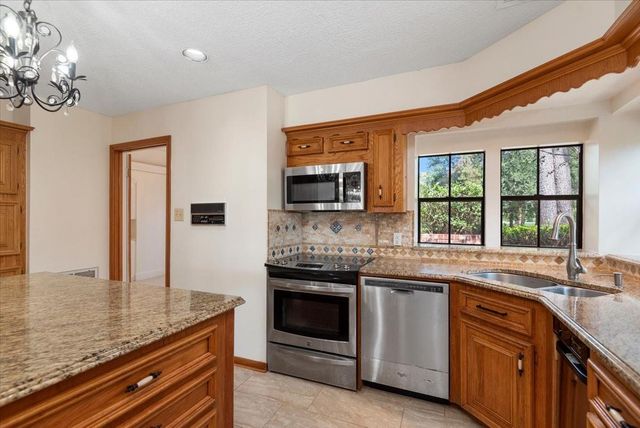 7514 Pinehurst Shadows Drive, Humble, TX 77346