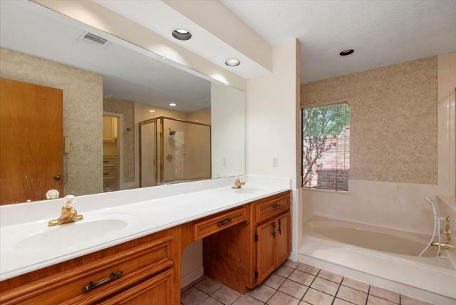 7514 Pinehurst Shadows Drive, Humble, TX 77346