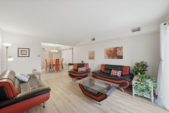 6525 W 64th Place 1W, Chicago, IL 60638