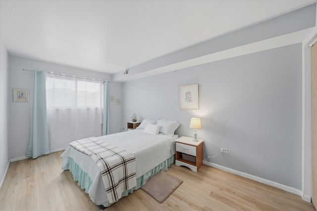 6525 W 64th Place 1W, Chicago, IL 60638