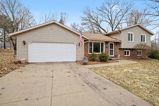 306 Davis Street, Paw Paw Vllg, MI 49079