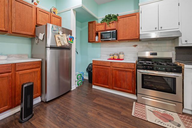 906 E Houston St, Marshall, TX 75670