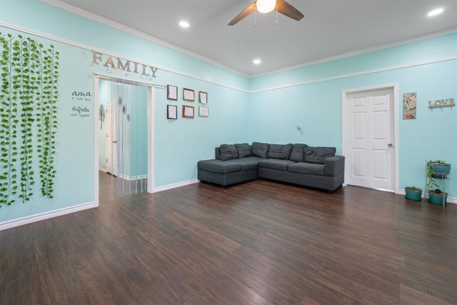 906 E Houston St, Marshall, TX 75670