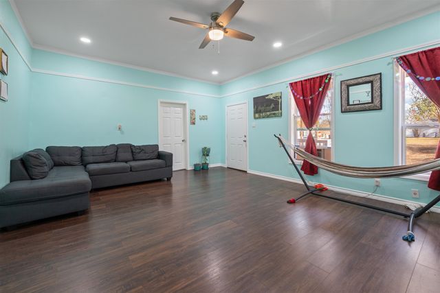 906 E Houston St, Marshall, TX 75670