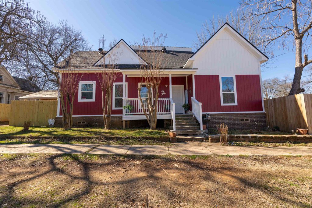 906 E Houston St, Marshall, TX 75670