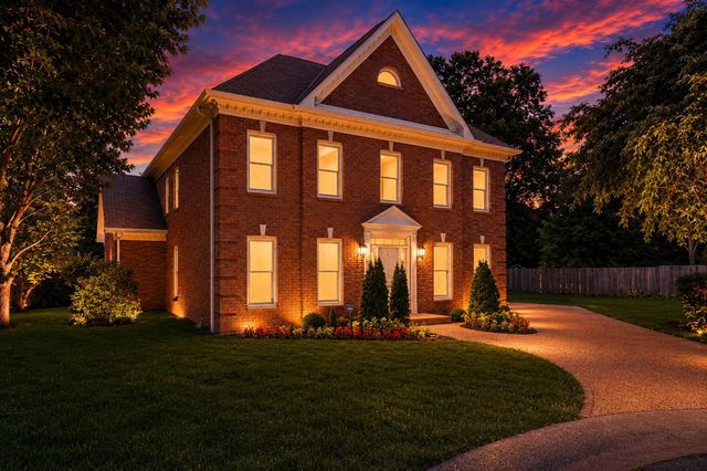 1605 Ardenwood Ct, Nashville, TN 37215