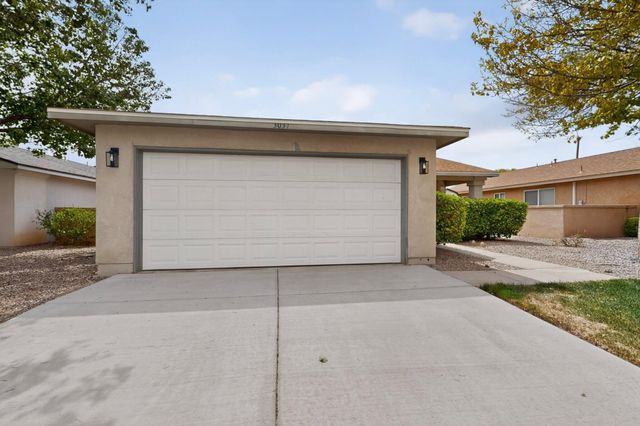3037 Mason Meadows Drive NE, Rio Rancho, NM 87144
