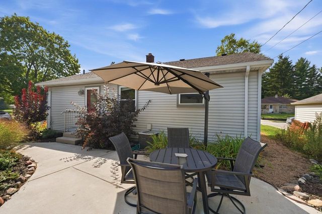 100 N Highland AVENUE, Thiensville, WI 53092