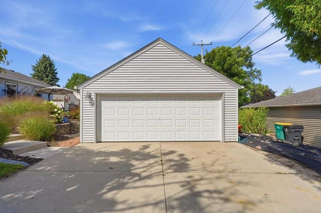 100 N Highland AVENUE, Thiensville, WI 53092