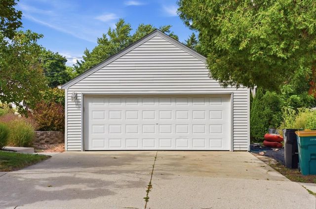 100 N Highland AVENUE, Thiensville, WI 53092