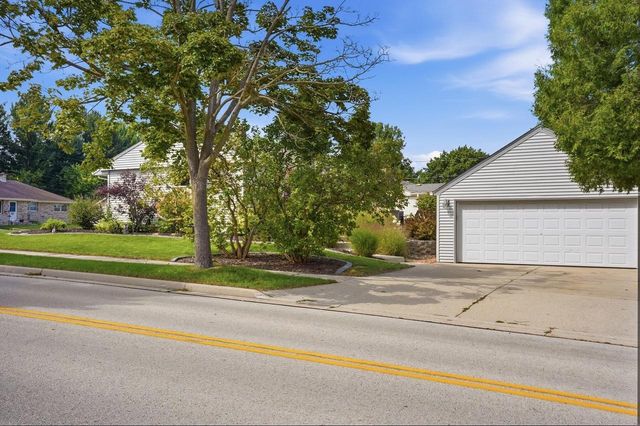 100 N Highland AVENUE, Thiensville, WI 53092