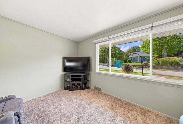 100 N Highland AVENUE, Thiensville, WI 53092