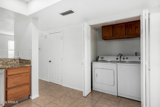 2842 E BECK Lane 2, Phoenix, AZ 85032
