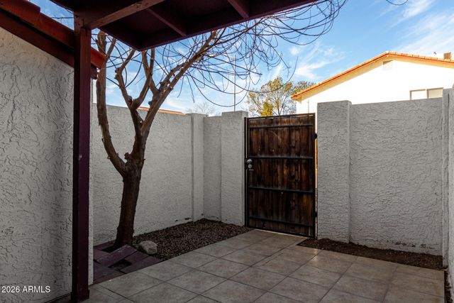 2842 E BECK Lane 2, Phoenix, AZ 85032
