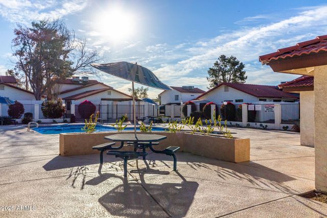 2842 E BECK Lane 2, Phoenix, AZ 85032
