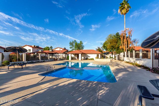 2842 E BECK Lane 2, Phoenix, AZ 85032